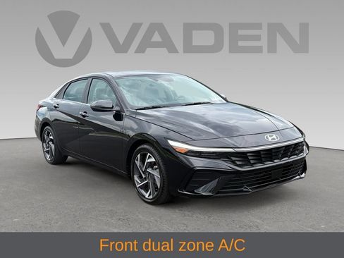 Used 2025 Hyundai Elantra Limited FWD image 3
