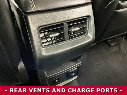 Used 2024 Ford Edge Titanium AWD/4WD image 10