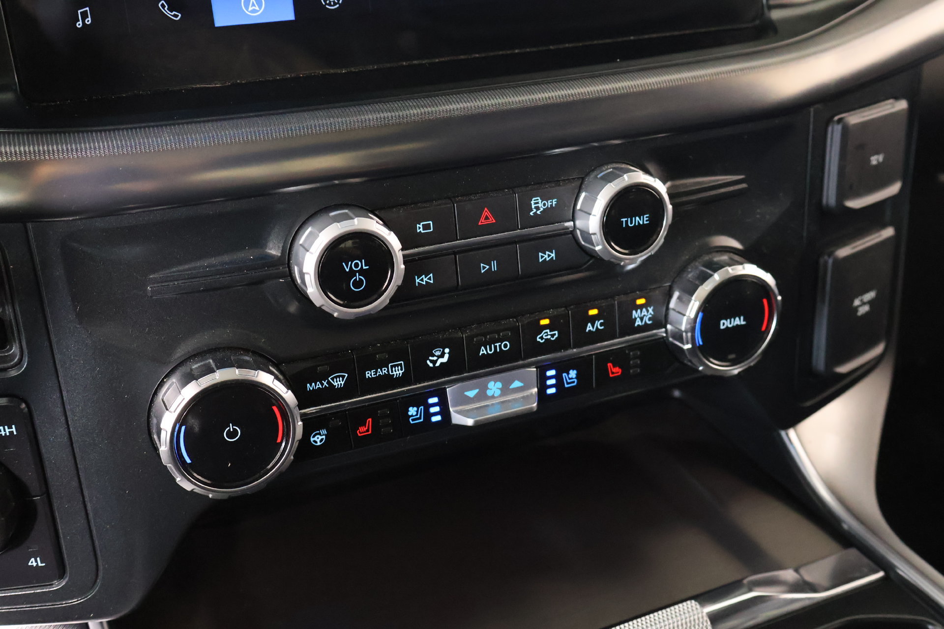 Used 2025 Ford F150 Platinum w/ Equipment Group 702A High AWD/4WD image 8