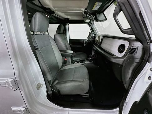 Used 2024 Jeep Wrangler Unlimited AWD/4WD image 28
