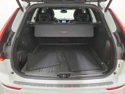 Used 2022 Volvo XC60 B6 R-Design w/ Advanced Package image 10