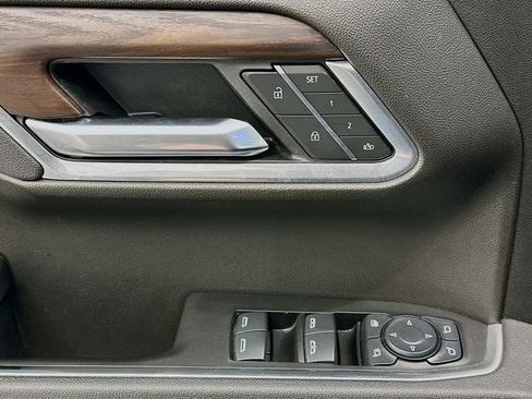 Used 2025 GMC Sierra 1500 SLT image 15