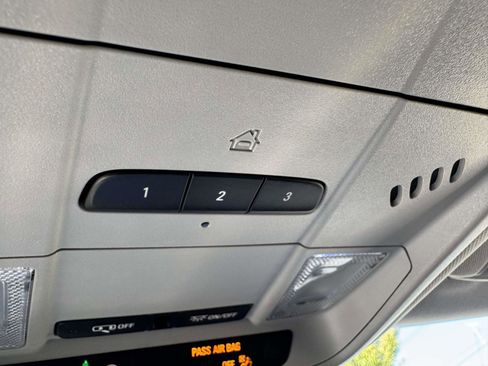 Used 2023 GMC Terrain SLT image 28