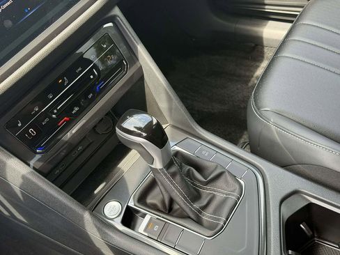 Used 2024 Volkswagen Tiguan SE FWD image 18