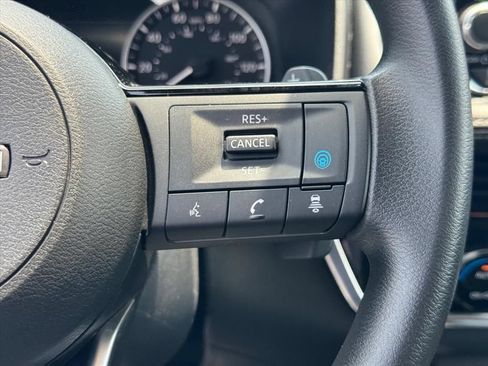 Used 2022 Nissan Rogue SV FWD image 19