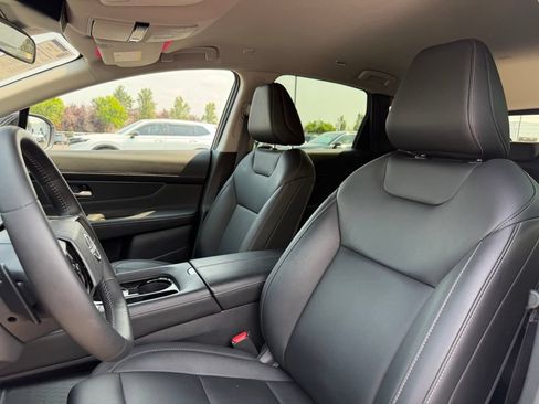 Used 2025 Nissan Murano SV AWD/4WD image 15