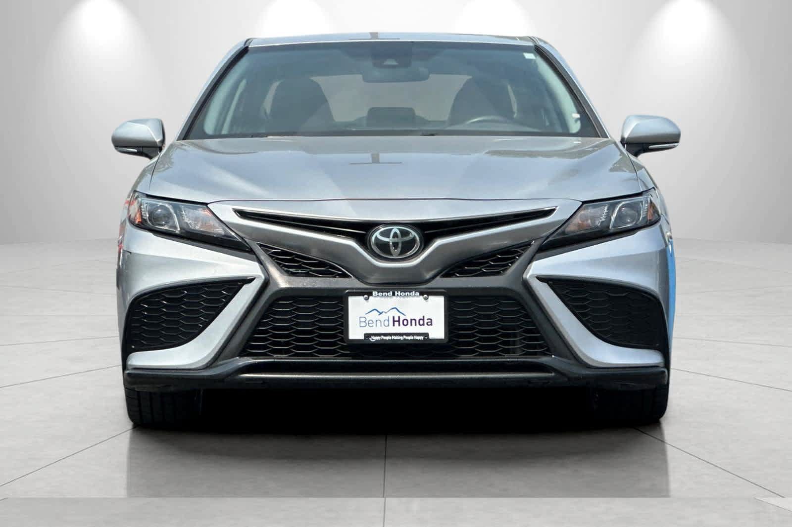 Used 2022 Toyota Camry SE w/ Cold Weather Package AWD/4WD image 10