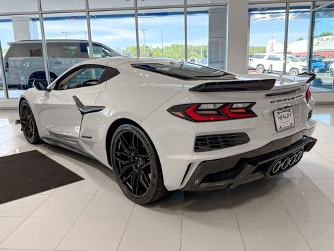 Used 2024 Chevrolet Corvette Z06 w/ Stealth Interior Trim Package RWD image 5