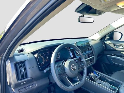 Used 2025 Nissan Pathfinder SL w/ Black Appearance Package AWD/4WD image 6