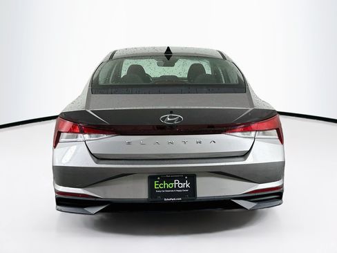 Used 2021 Hyundai Elantra SE FWD image 7