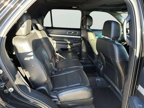 Used 2016 Ford Explorer XLT w/ Equipment Group 202A FWD image 15