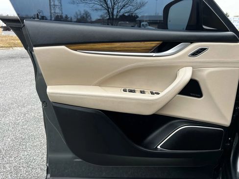 Used 2018 Maserati Levante GranLusso AWD/4WD image 26