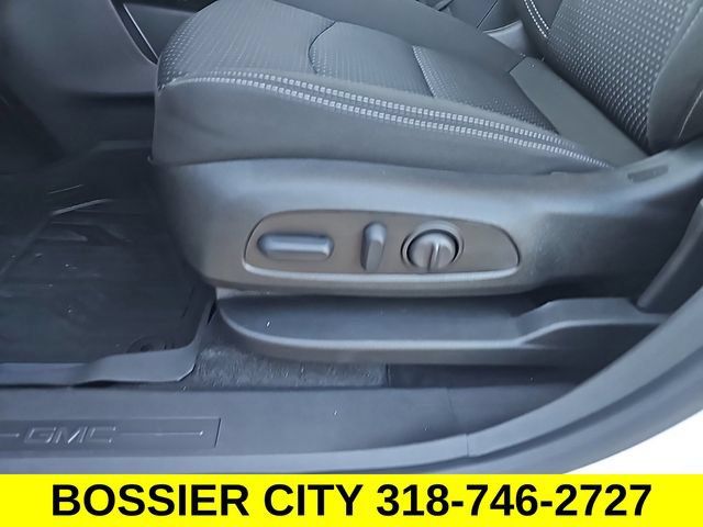 New 2024 GMC Terrain SLE w/ Driver Convenience Package FWD image 11
