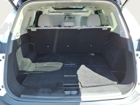 Used 2023 Nissan Rogue SL AWD/4WD image 16