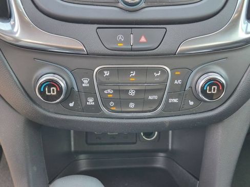 Used 2022 Chevrolet Equinox LT FWD image 22