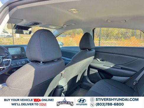Certified 2025 Hyundai Elantra SE image 21