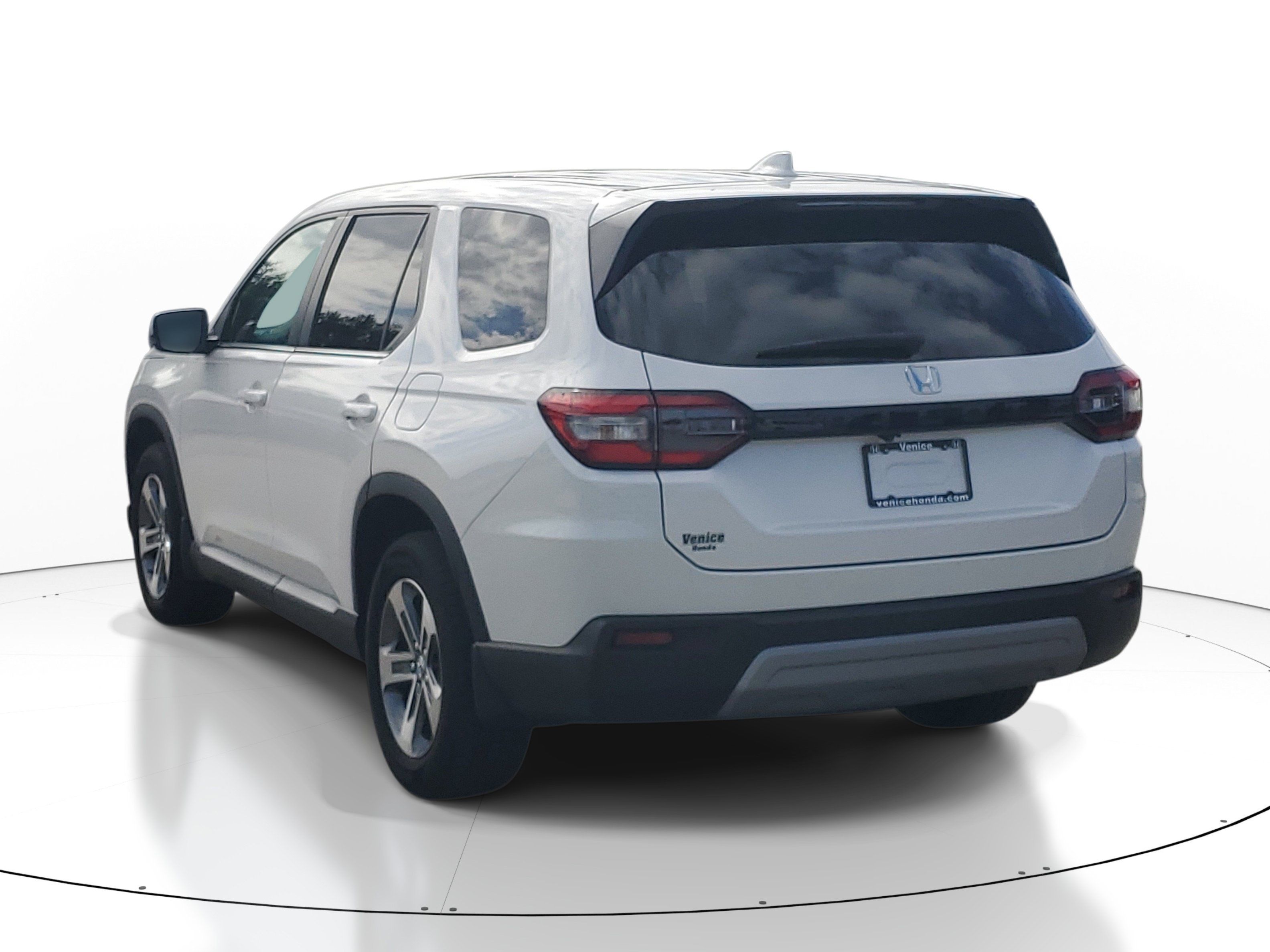 Used 2025 Honda Pilot EX-L image 4