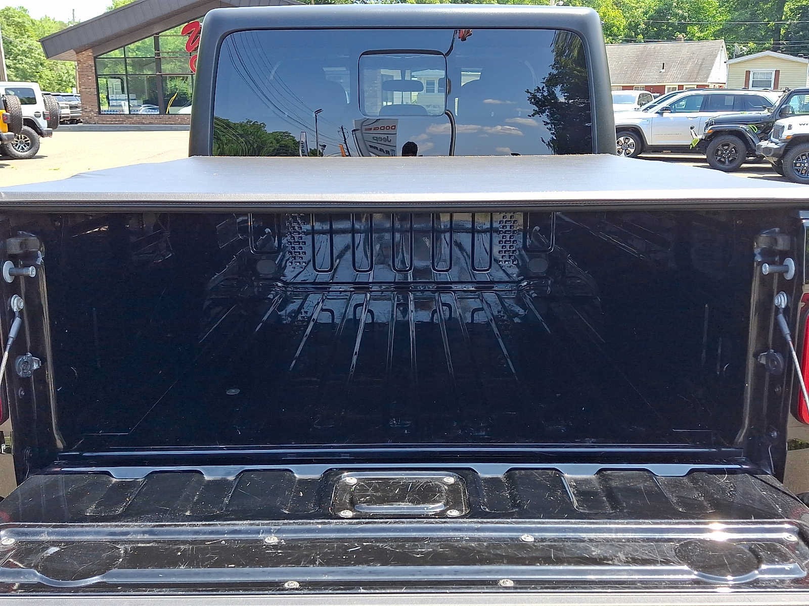 Used 2021 Jeep Gladiator Rubicon w/ Trailer Tow Package AWD/4WD image 29