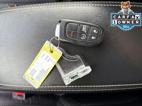 Used 2018 Jeep Cherokee Latitude Plus w/ Comfort/Convenience Group image 32