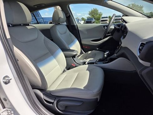Used 2017 Hyundai Ioniq Limited FWD image 17