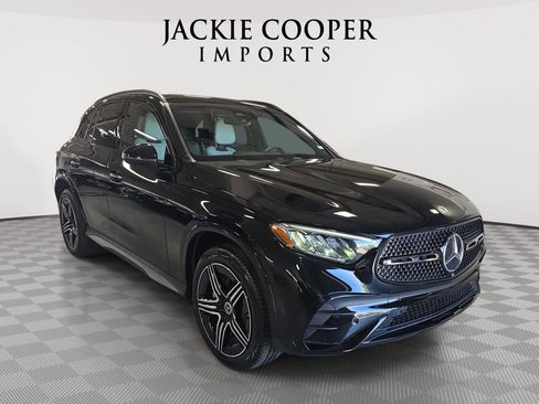 Certified 2025 Mercedes-Benz GLC 300 4MATIC image 3
