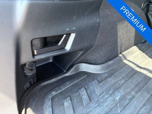 Used 2018 Subaru Outback 2.5i Premium AWD/4WD image 30