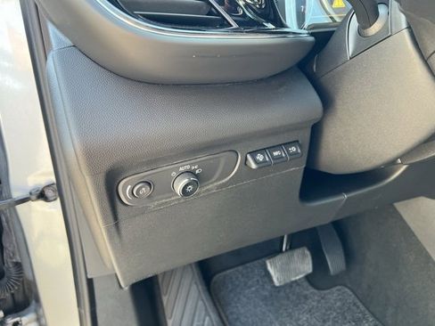 Used 2023 Buick Envision Avenir image 20