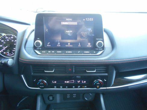 Used 2025 Nissan Rogue SV AWD/4WD image 12