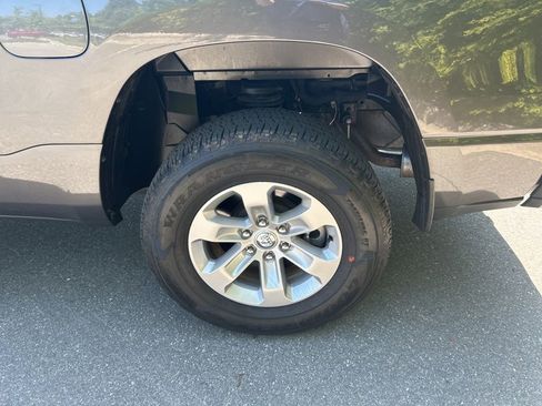 Used 2023 RAM 1500 Laramie AWD/4WD image 29