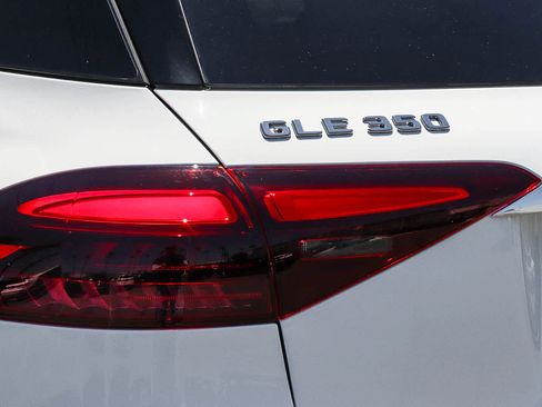 Used 2024 Mercedes-Benz GLE 350 4MATIC image 11
