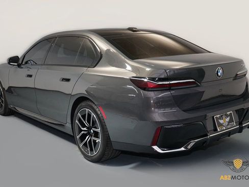 Used 2024 BMW 740i w/ Premium Package image 7