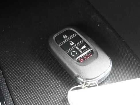 Certified 2025 Honda Pilot Touring image 14