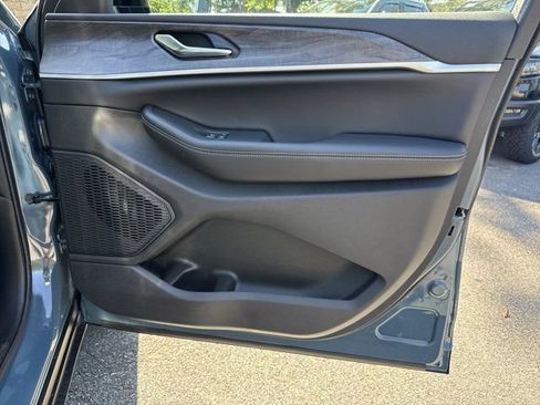 New 2027 Jeep Grand Cherokee Limited AWD/4WD image 14