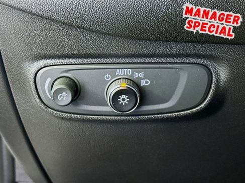 Used 2023 Chevrolet Equinox LT w/ Driver Convenience Package image 11