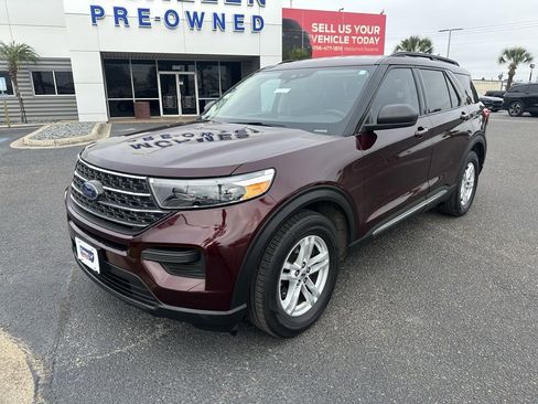 Used 2022 Ford Explorer XLT image 2