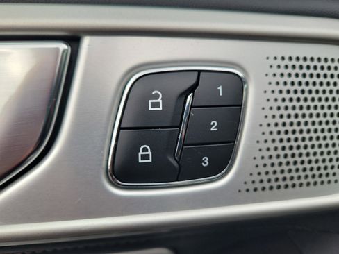 Used 2020 Ford Explorer Platinum w/ Premium Technology Package image 22