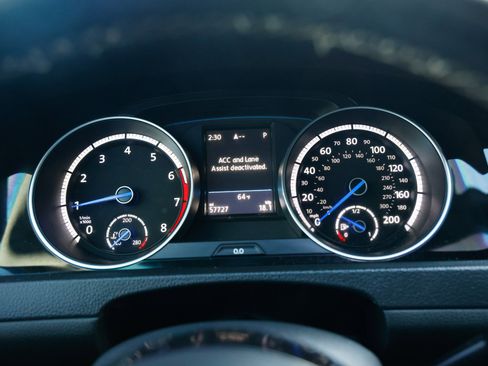 Used 2017 Volkswagen Golf R 4-Door image 30