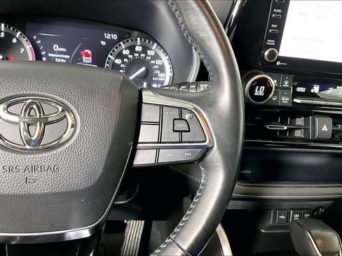Used 2021 Toyota Highlander XSE image 19