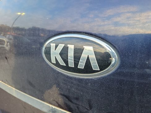 Used 2018 Kia Sedona EX image 9