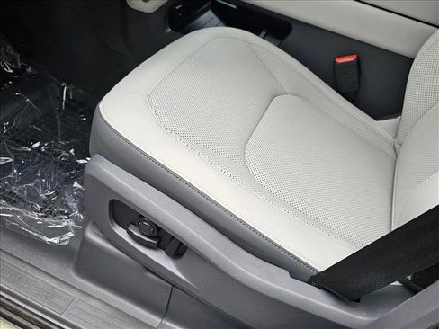 New 2025 Land Rover Defender 110 S image 4