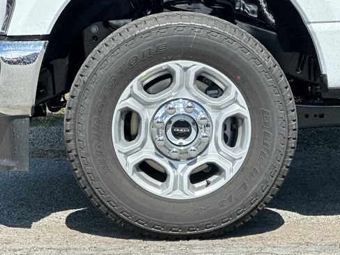 New 2026 Ford F350 XLT w/ FX4 Off-Road Package AWD/4WD image 25