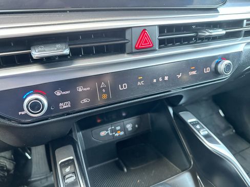 Used 2024 Kia Sorento S image 10