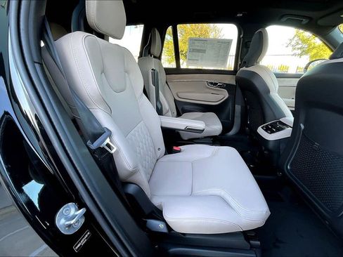 New 2026 Volvo XC90 B6 Plus image 17