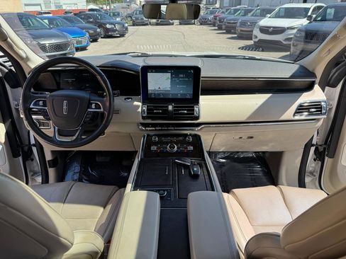 Used 2019 Lincoln Navigator Reserve image 24
