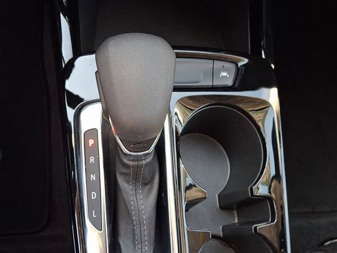 Certified 2025 Chevrolet Trax LT image 14