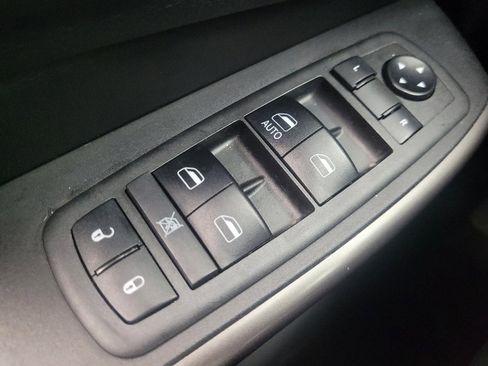 Used 2019 Jeep Cherokee Latitude w/ Popular Appearance Group AWD/4WD image 27