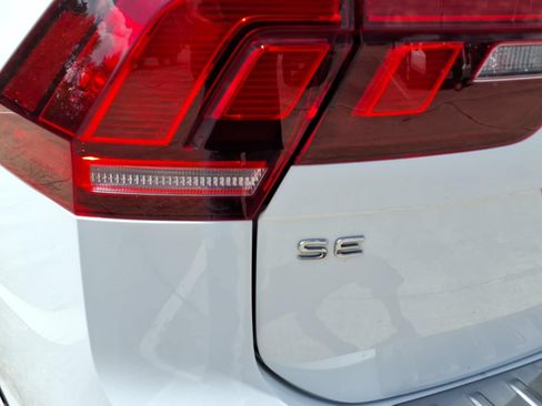 Used 2022 Volkswagen Tiguan SE R-Line AWD/4WD image 8