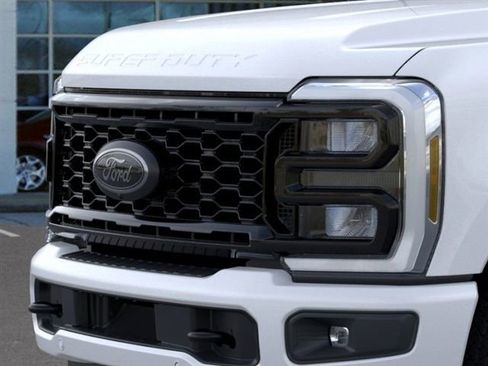 New 2026 Ford F250 Lariat w/ Black Appearance Package image 17