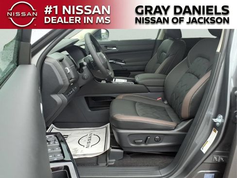 New 2026 Nissan Pathfinder Platinum w/ Accent Package FWD image 21