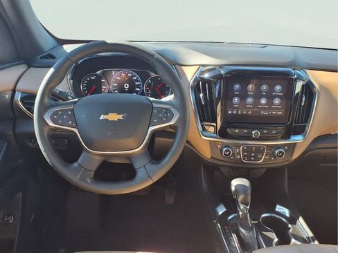 Used 2023 Chevrolet Traverse Premier FWD image 4